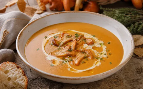 Crema de Níscalos: Receta Suave y Aromática en 35 Minutos